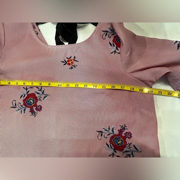 NINE WEST Red and white stripe with embroidered floral design top size L - Picture 13 of 14